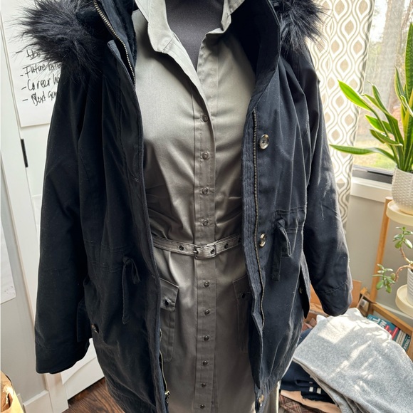 Hollister faux fur lined winter coat - Picture 3 of 8